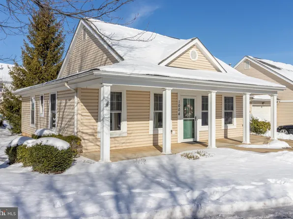 1004 Parade Ln, Mount Airy, MD 21771