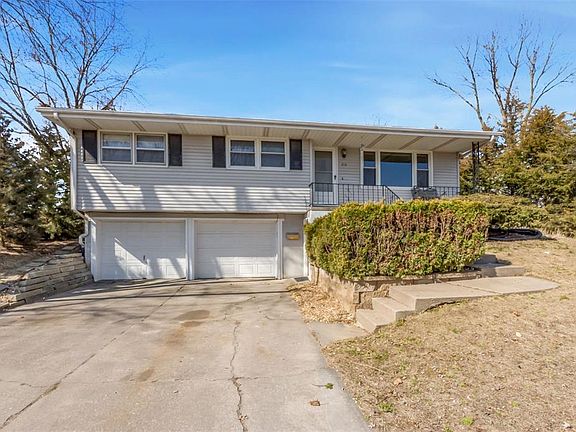 2nd image of 210 La Salle Dr SW
