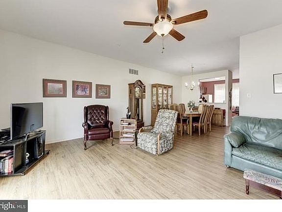 5th image of 206 Jefferson Ave