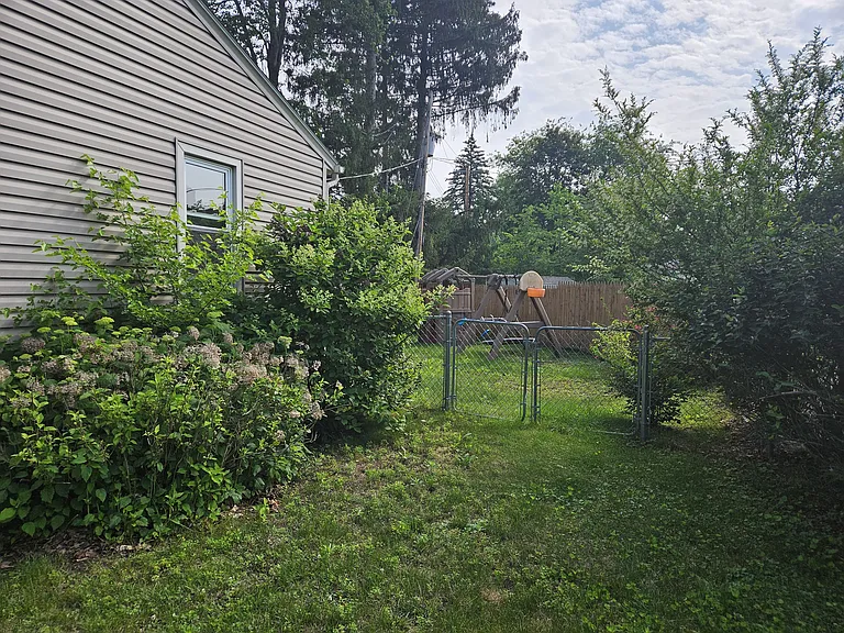 7 Dumbarton Dr — Photo 2