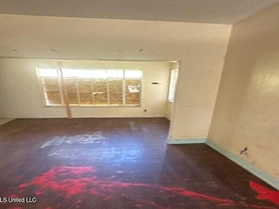 4th image of 308 Alta Woods Blvd