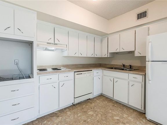 4th image of 2361 Ecuadorian Way APT 23