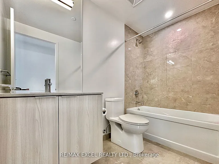 15 Queens Quay E #3101 — Photo 17