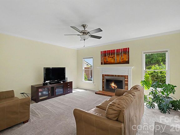 5th image of 104 Southern Cross Ln