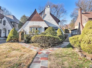 1296 Taft Rd, Teaneck, NJ 07666