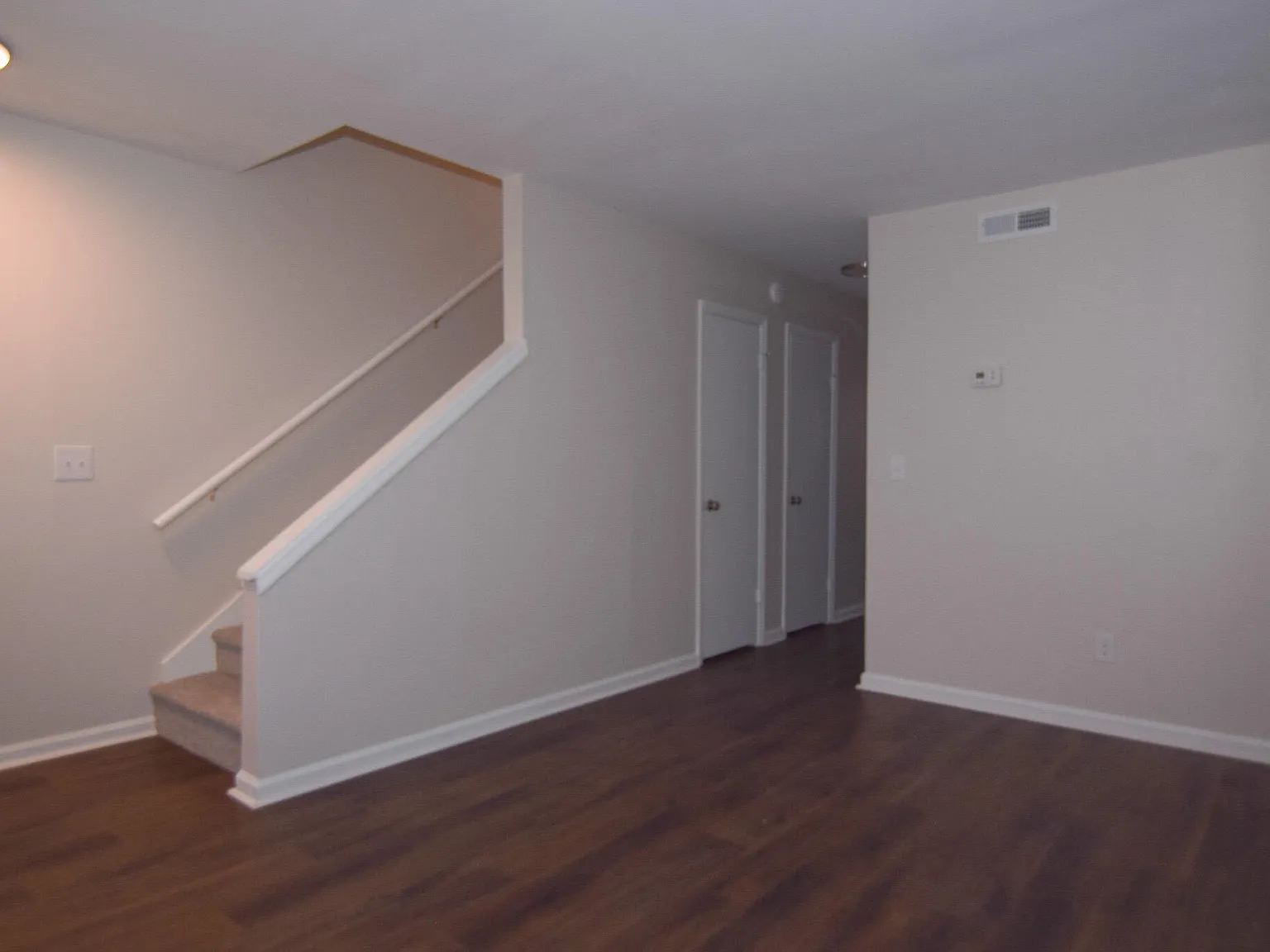 2 bed, 1.5 bath, 1006 sqft, $1,350 — Photo 2