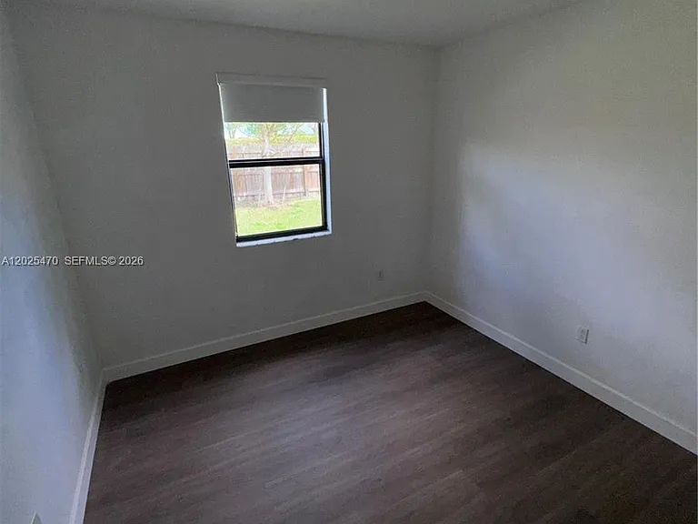 157 NE 27th Ter — Photo 20