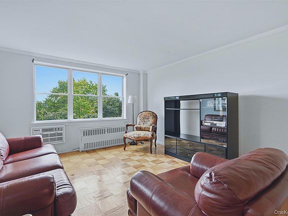 3rd image of 25 Franklin Avenue #6D