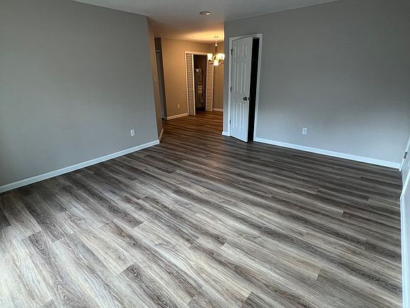 4th image of 3210H E John Hinkle Pl