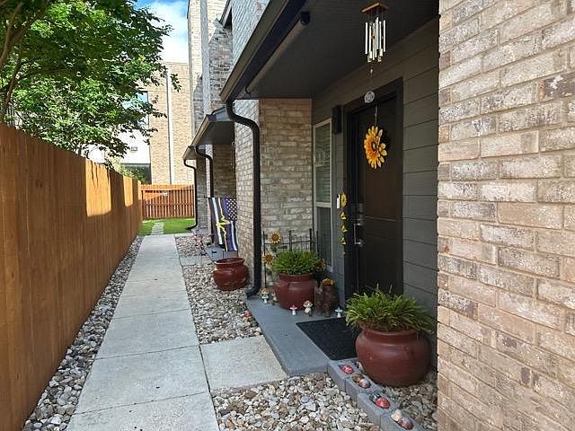 1st image of 2718 Old Field Dr APT 101