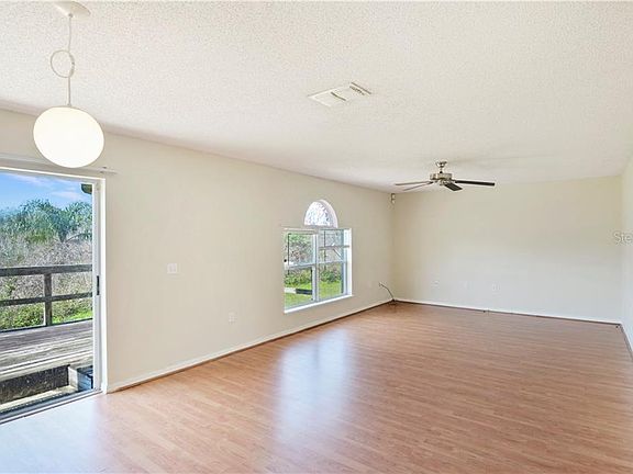 3rd image of 261 Curtis Ave