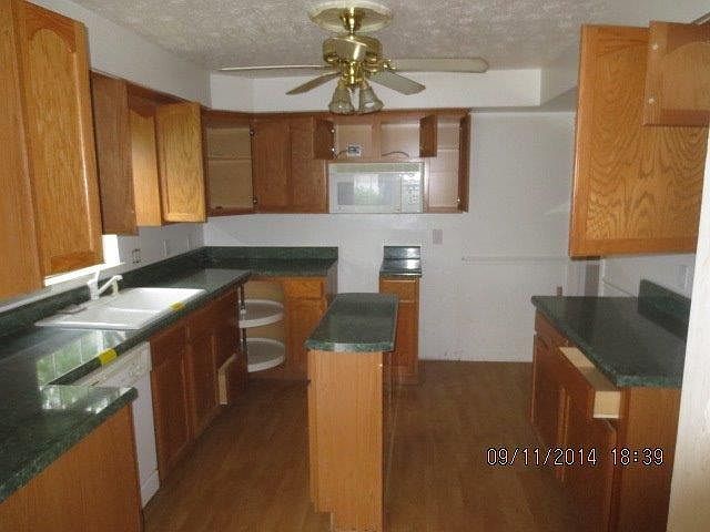 2nd image of 101 NE Oglewood Ave