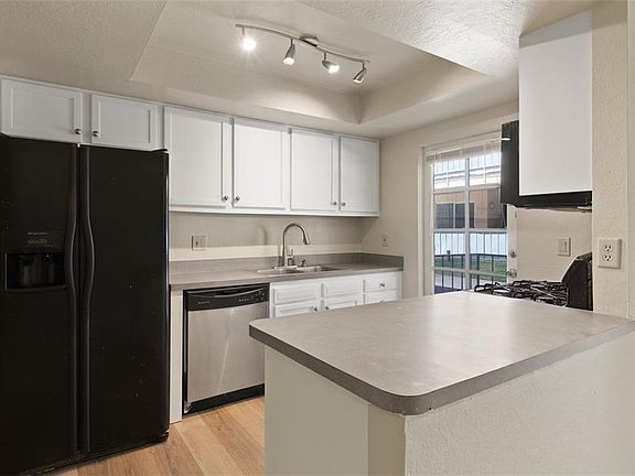 3rd image of 450 W Vermont Ave #1202