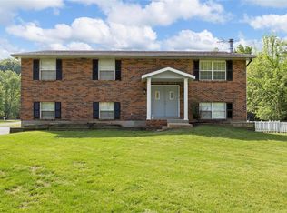 199 Cotton Ln, Fenton, MO 63026