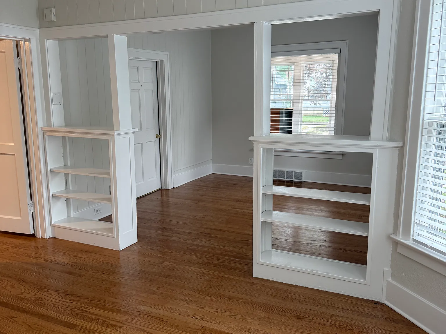 2 bed, 1100 sqft, $1,700 — Photo 2