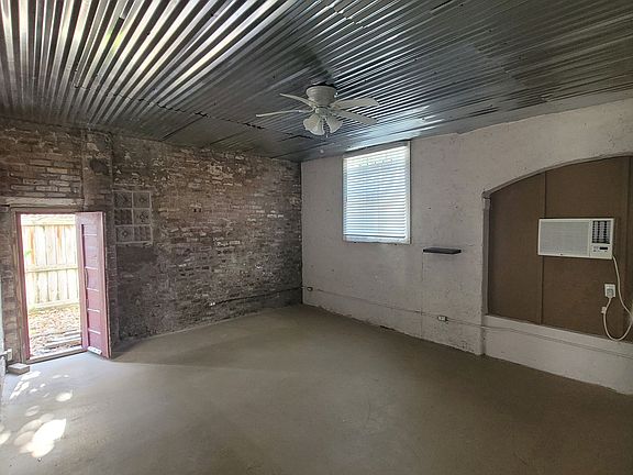 3rd image of 1407 Broadway St #R-2