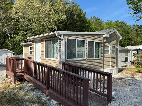 6048 Cedar Dr, Horntown, VA 23395