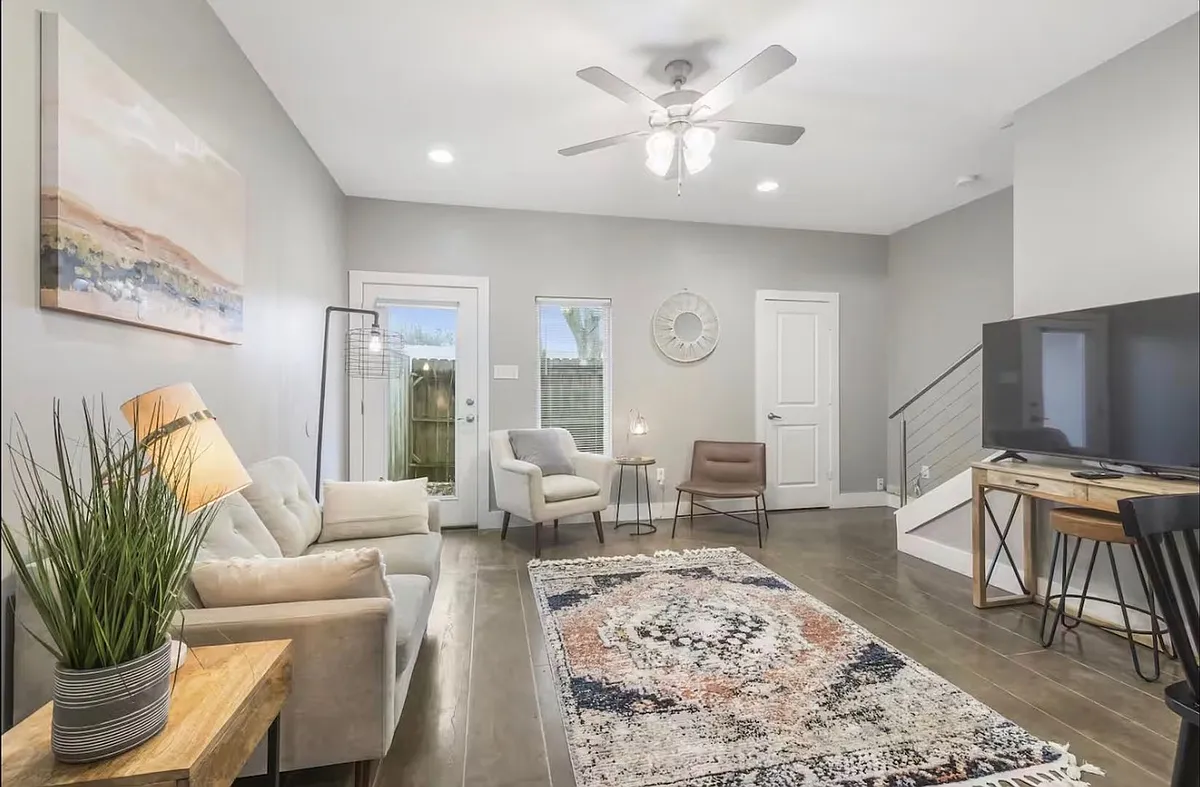 Building Photo - 113 Bayou St #107A