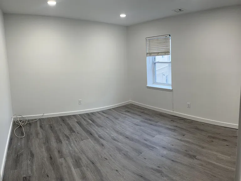 79 Forest St #4 — Photo 5