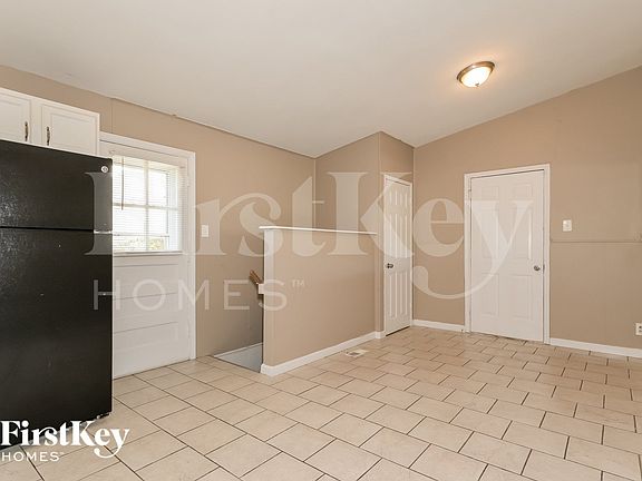 5th image of 335 Saint Edward Ln