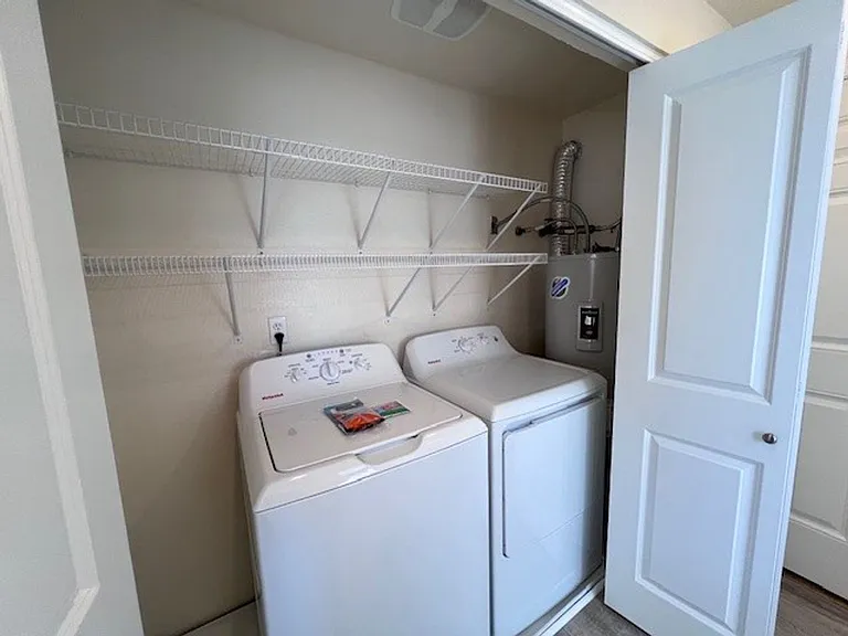 5684 Eagle Pkwy — Photo 10