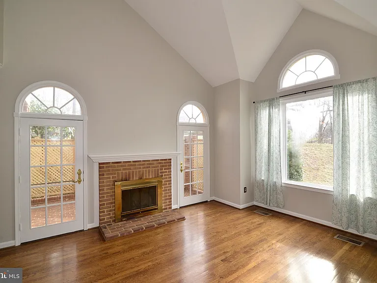 10200 Aspen Willow Dr — Photo 19