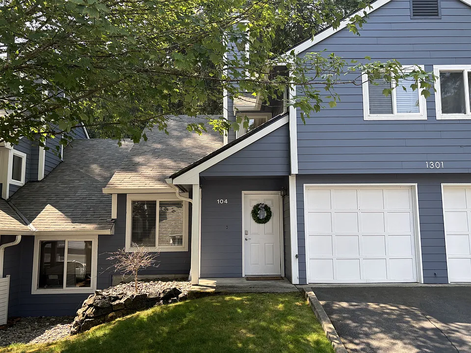 1301 NW Slate Ln #104