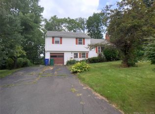 38 Newport Dr, Bloomfield, CT 06002