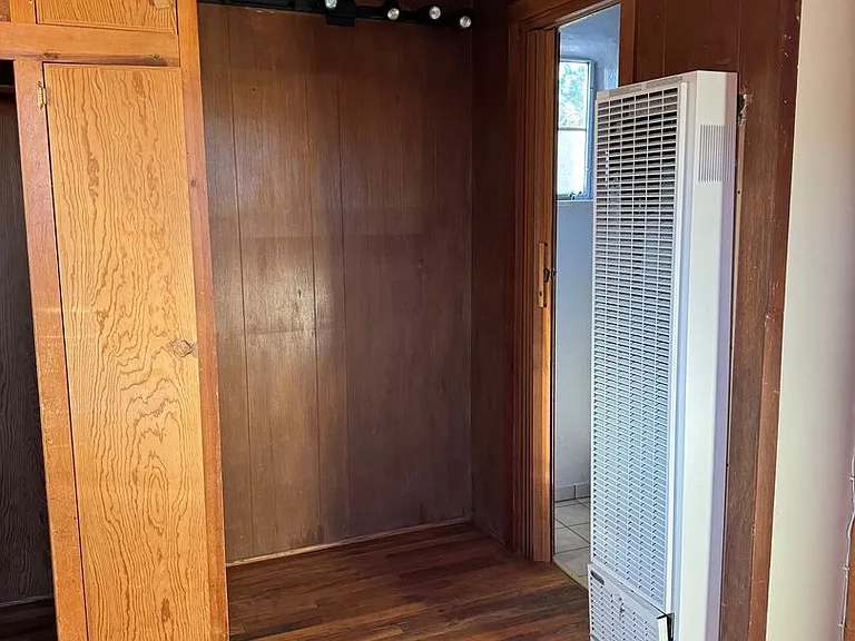 2210 W Alameda St — Photo 14