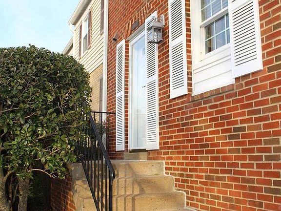 3rd image of 81 Institute Ln