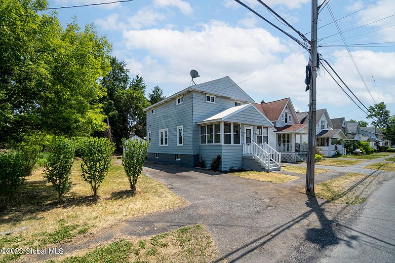3rd image of 22 Clayton Road