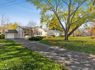 817 Dundee Ave, Barrington, IL 60010