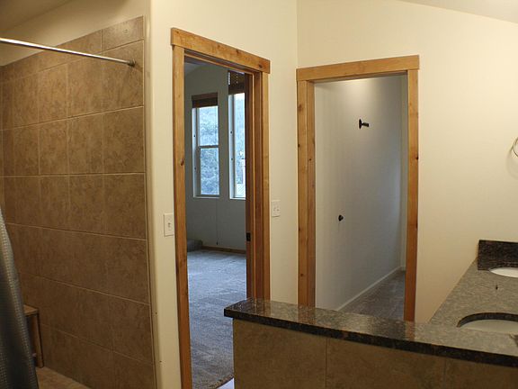 4th image of 710 Aspen Dr