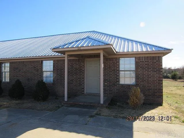 2 bed, 1.0 bath, 907 sqft, $800 — Photo 2
