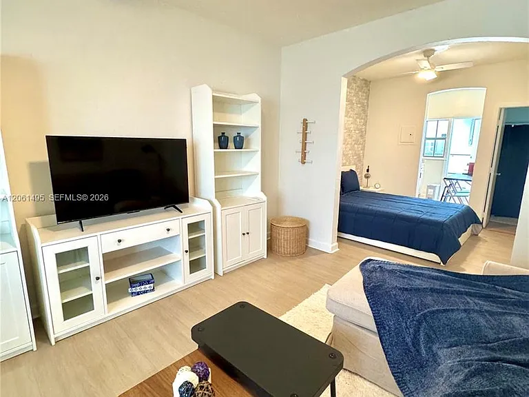 1561 Lenox Ave #6 — Photo 4