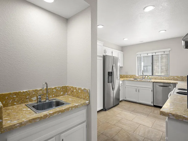 4064 Mahaila Ave #C — Photo 14