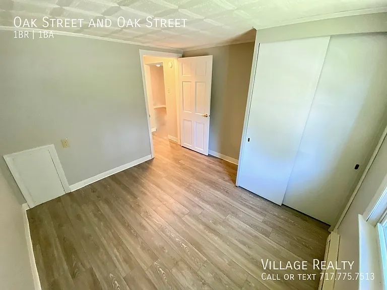 Oak St — Photo 12