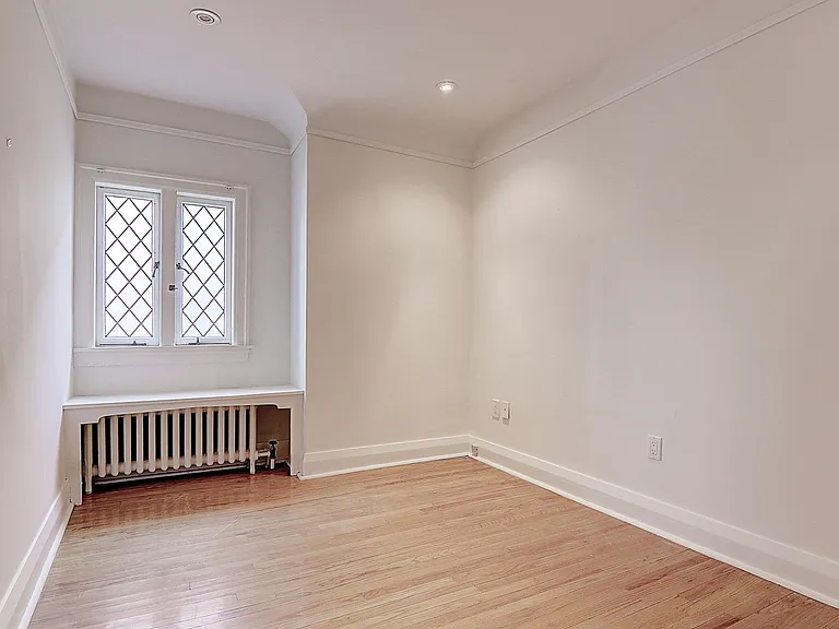 138 Fallingbrook Rd — Photo 21