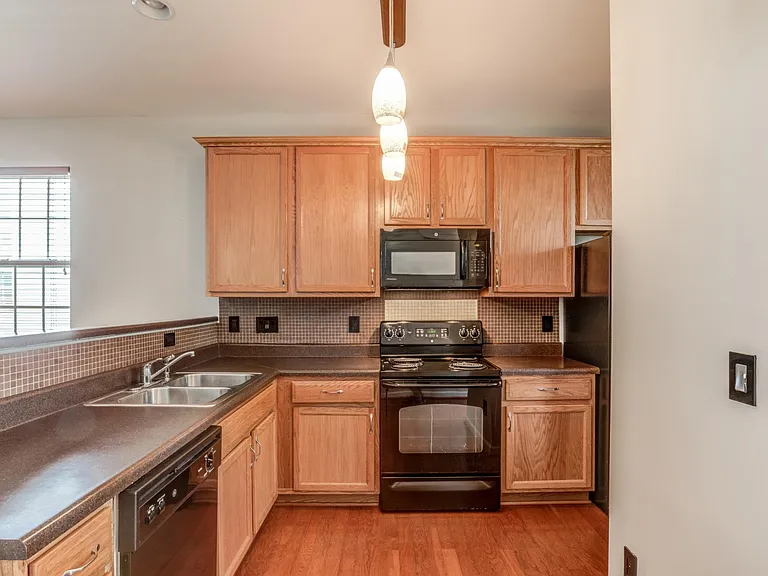 8221 Belneath Ct — Photo 9