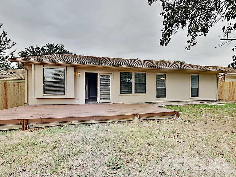 7421 Ridge Rd W — Photo 18