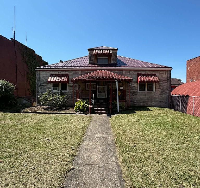 1st image of 809 MARSHALL ST