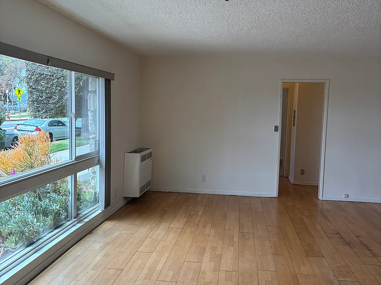 915 Ocean Ave #102 — Photo 9