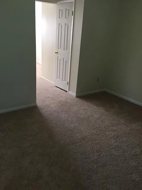 3 bed, 1.5 bath, 1364 sqft, $2,350 — Photo 3