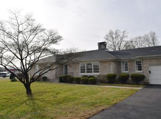 300 N Hubbards Ln, Saint Matthews, KY 40207