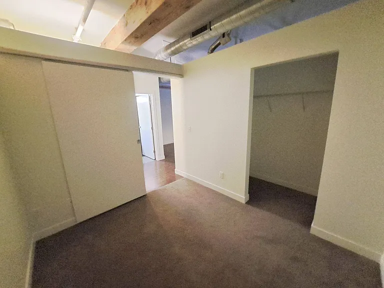 La Pompadour Apartments — Photo 48