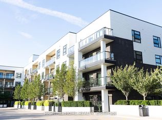 555 William Graham Dr #324, Aurora, ON L4G 3H9