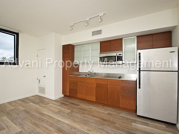 3rd image of 1949 B St