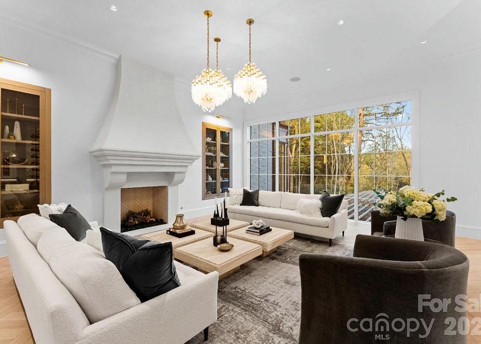 2nd image of 1008 Maxwell Ct