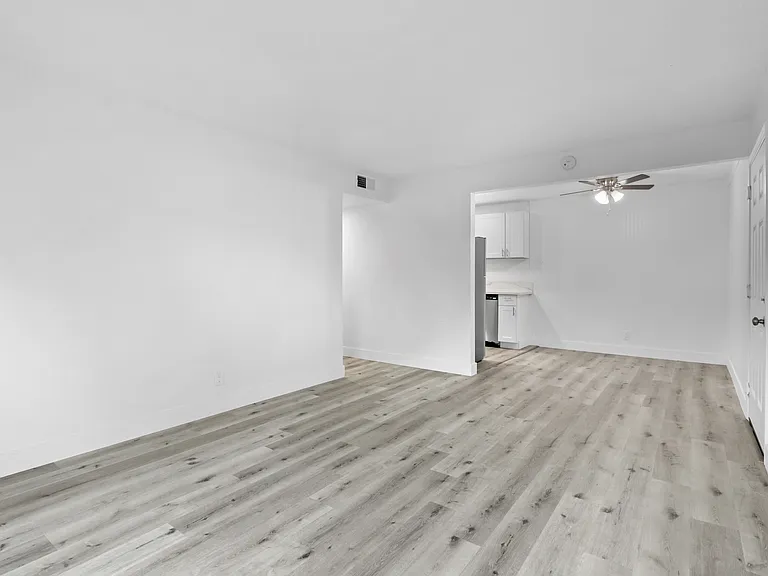Arlington Apartments — Photo 3
