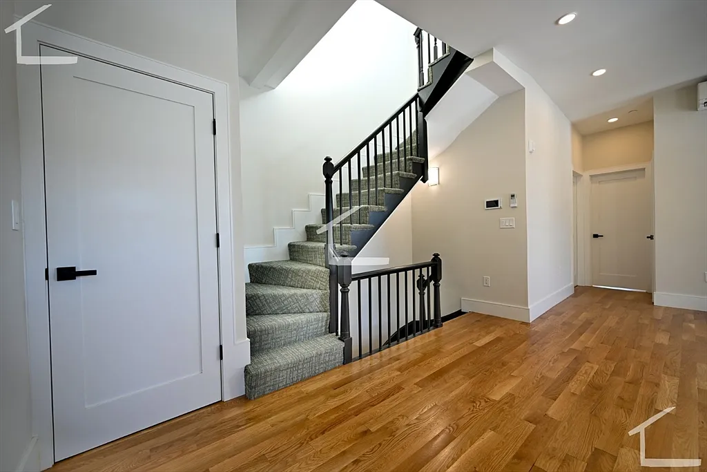 3 bed, 2.0 bath, 1200 sqft, $6,750 — Photo 4